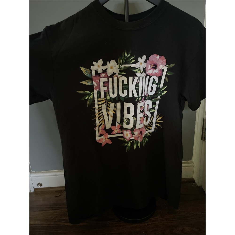 SPENCERS MENS T ShirT‎ SIZE  Medium FING Word Vibes FLORAL